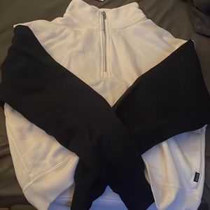 HOLLISTER blue and navy sweat shirt